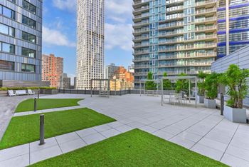 Rooftop landscape patio